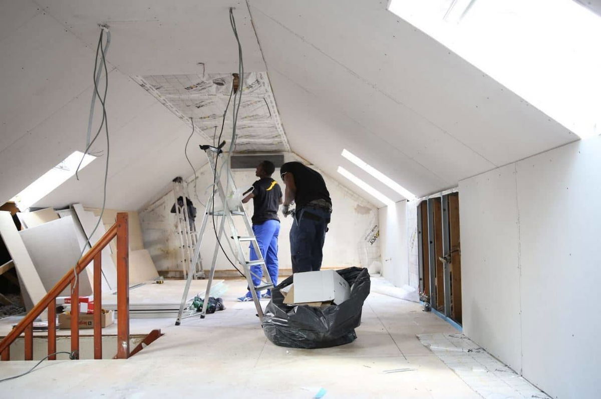 découvrez comment optimiser l'aménagement de vos combles de 60m2 pour créer un espace fonctionnel et esthétique. profitez de conseils pratiques et d'idées inspirantes pour transformer vos combles en un lieu de vie agréable et bien organisé.