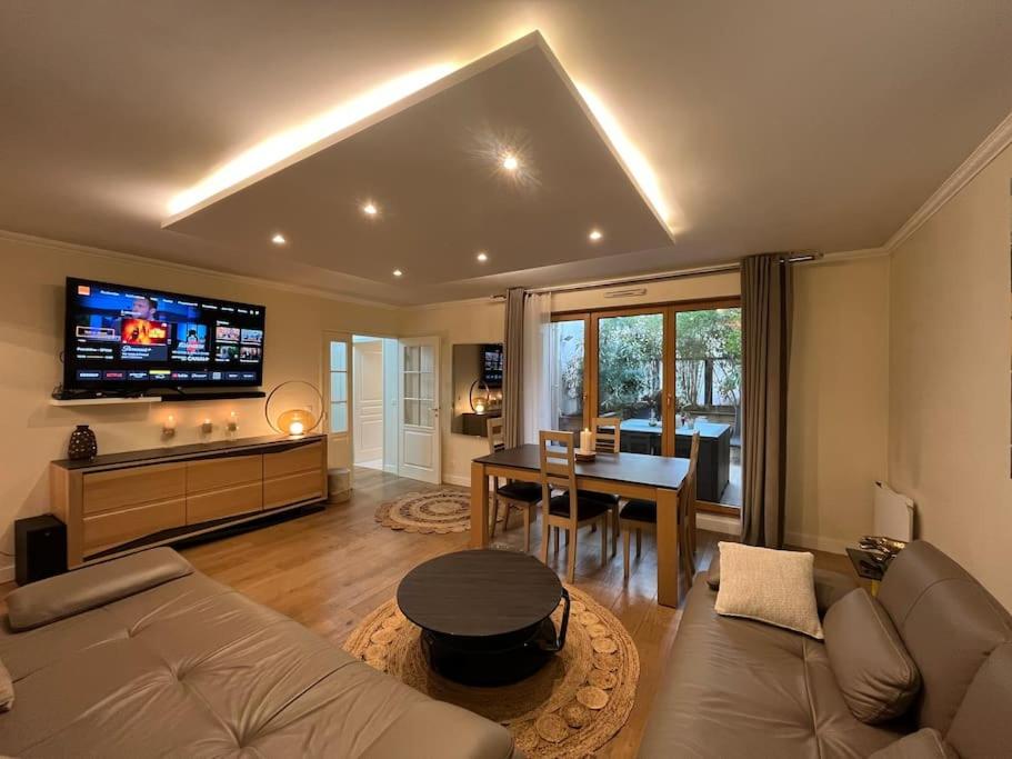 découvrez notre sélection d'appartements de luxe, alliant élégance et confort au cœur des plus belles destinations. profitez d'un cadre raffiné, d'équipements haut de gamme et d'une atmosphère unique pour des séjours inoubliables.