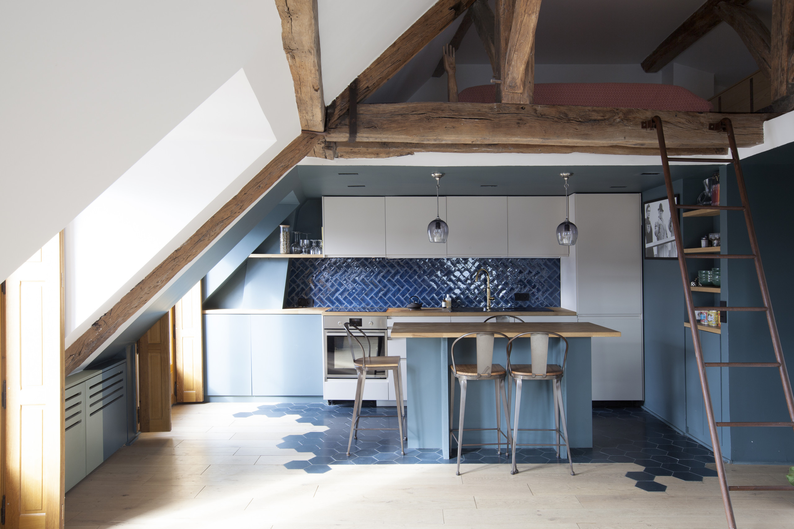 découvrez comment transformer vos combles en appartement : conseils d'aménagement, optimisations d'espace et inspirations déco pour créer un lieu de vie unique et fonctionnel sous les toits.