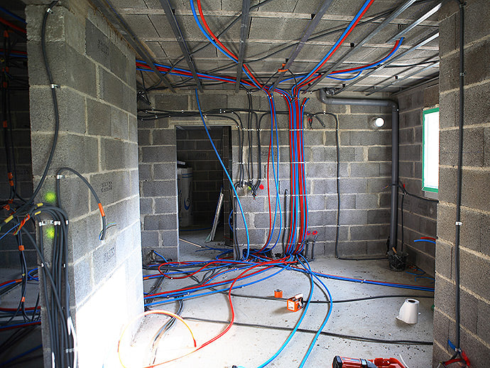 découvrez tout ce qu'il faut savoir sur le coût de la rénovation électrique. obtenez des estimations claires, des conseils pour optimiser vos dépenses et des astuces pour moderniser votre installation électrique en toute sécurité.