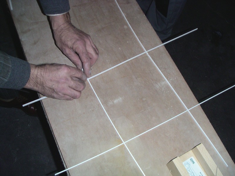 d&eacute;couvrez nos conseils et astuces pour r&eacute;ussir la pose de carrelage dans vos espaces. que ce soit pour une salle de bains, une cuisine ou un salon, apprenez les &eacute;tapes cl&eacute;s et les techniques professionnelles pour un rendu impeccable et durable.