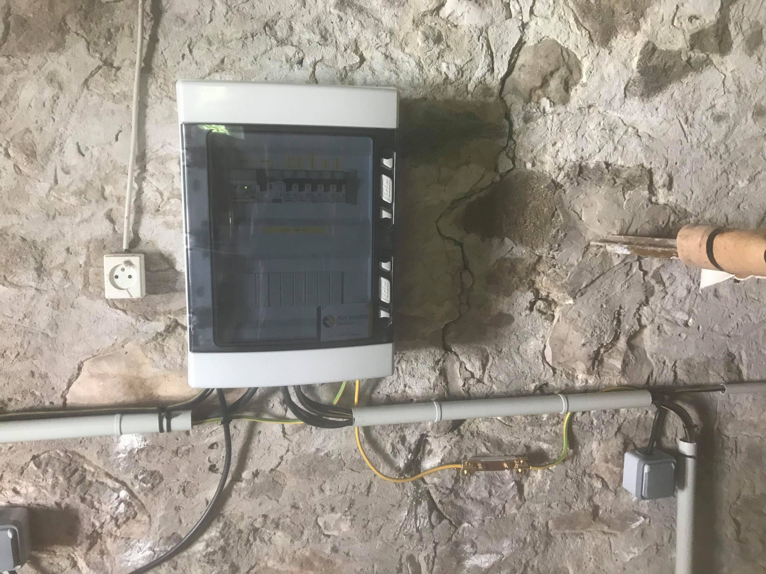 découvrez nos services de réfection électrique pour garantir la sécurité et l'efficacité de vos installations. nos experts en électricité vous proposent des solutions adaptées à vos besoins, tout en respectant les normes en vigueur. contactez-nous pour un devis personnalisé.