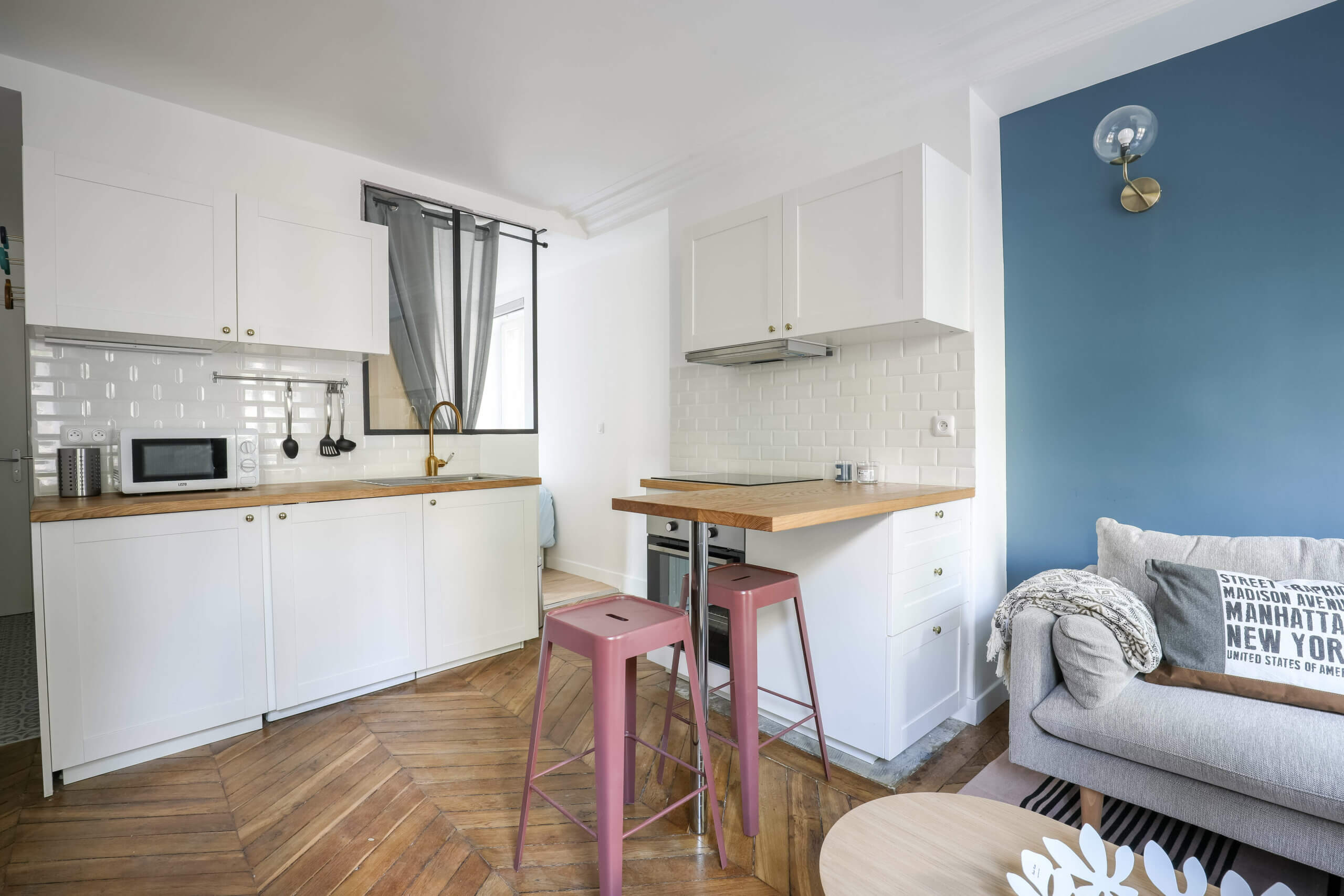 découvrez nos services de rénovation d'appartements pour transformer votre espace de vie selon vos envies. que ce soit pour moderniser votre intérieur, optimiser l'agencement ou améliorer le confort, notre équipe de professionnels est à votre écoute pour réaliser vos projets de rénovation avec soin et expertise. faites de votre appartement un lieu qui vous ressemble !