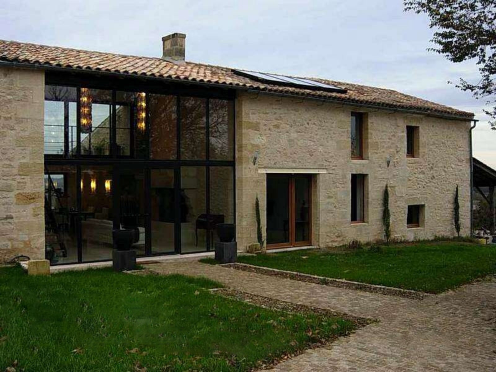 découvrez comment une rénovation orchestrée par un architecte transforme votre espace de vie en alliant esthétique et fonctionnalité. profitez de conseils d'experts pour réaliser vos projets de rénovation avec succès.