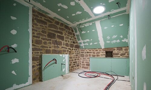 découvrez nos services de rénovation immobilière pour transformer votre espace de vie. que ce soit pour moderniser votre intérieur, rénover une maison ancienne ou optimiser votre bien immobilier, nos experts s'engagent à réaliser vos projets avec excellence et dans le respect de votre budget.