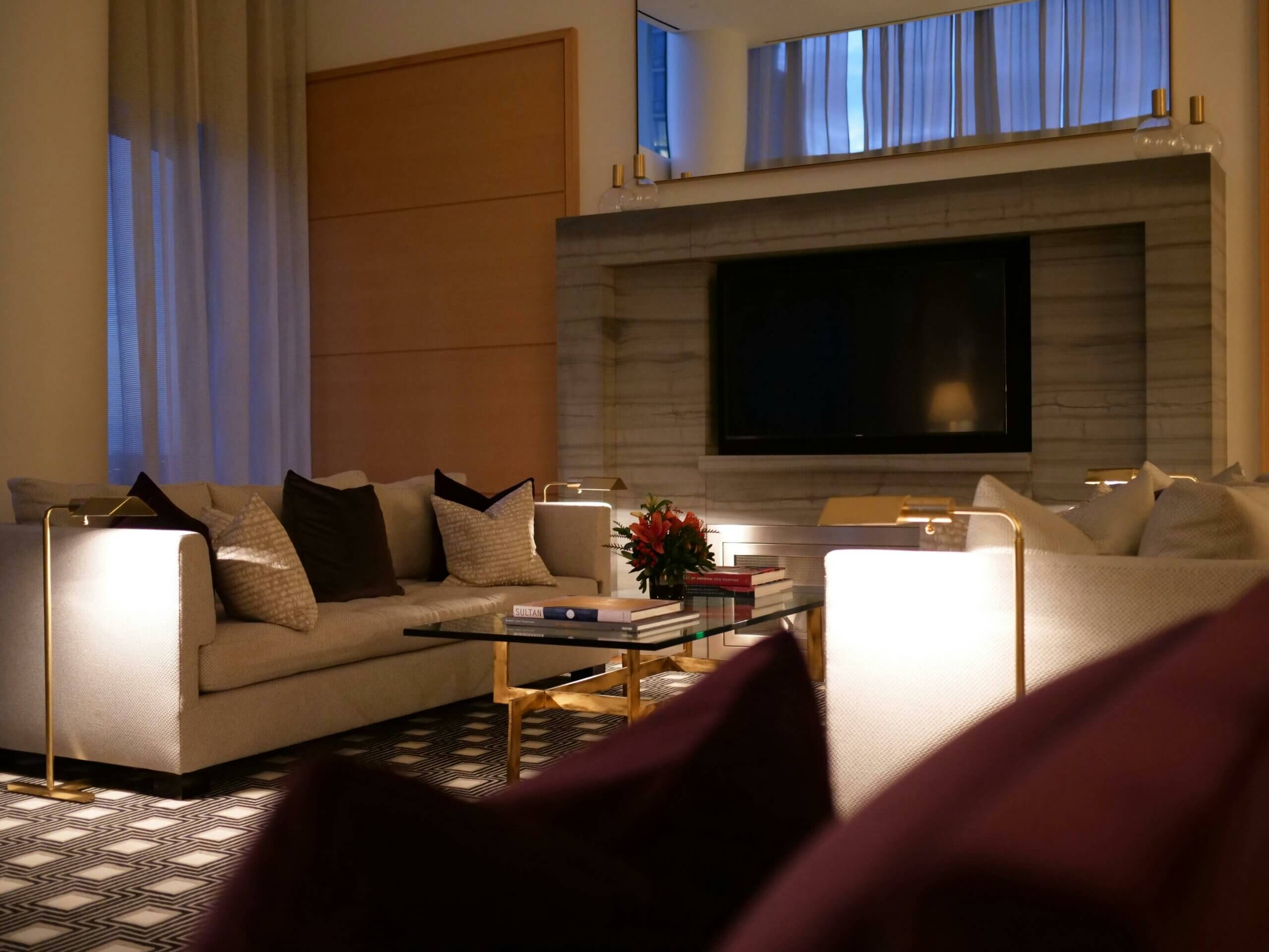 découvrez l'art de la rénovation luxe, où chaque détail compte et transforme votre espace en un havre de beauté et d'élégance. révélez le potentiel de votre intérieur avec des matériaux de qualité supérieure et un design sur mesure.