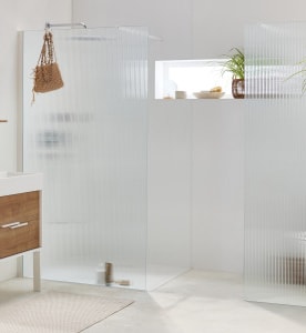 d&eacute;couvrez comment am&eacute;nager une salle de bain &eacute;conomique qui allie style et fonctionnalit&eacute;. explorez nos conseils pour optimiser l'espace tout en respectant votre budget, et transformez votre salle de bain en un lieu agr&eacute;able sans vous ruiner.