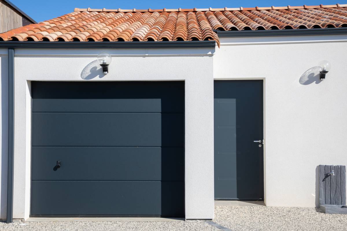 découvrez comment transformer votre garage en un espace fonctionnel et esthétique. que ce soit pour un atelier, une salle de loisirs ou un espace de rangement, nos conseils pratiques vous accompagnent dans chaque étape de la transformation de votre garage en un lieu unique et personnalisé.